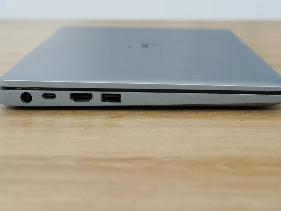 Cổng kết nối cạnh trái Dell Latitude 5310 gồm USB-C, HDMI và USB 3.2
